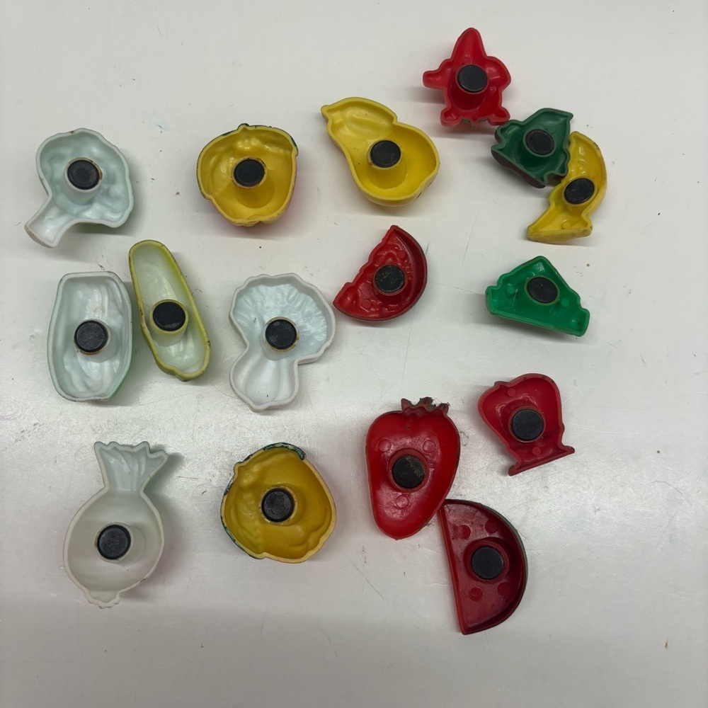 Vintage fruit refrigerator magnets lot - Picture 2 of 2